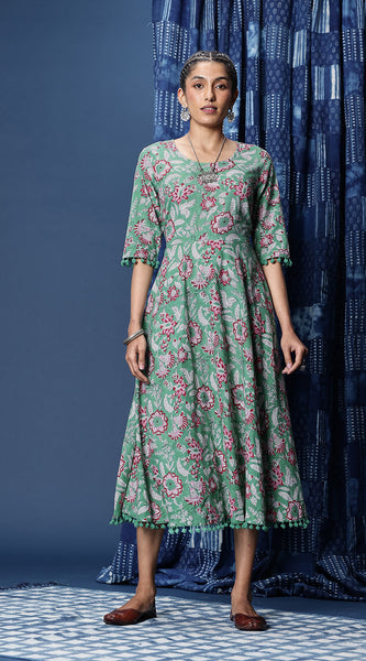 Svarchi Women Green & White Sanganeri Block Print Fit & Flare Dresses with Pocket Detailing